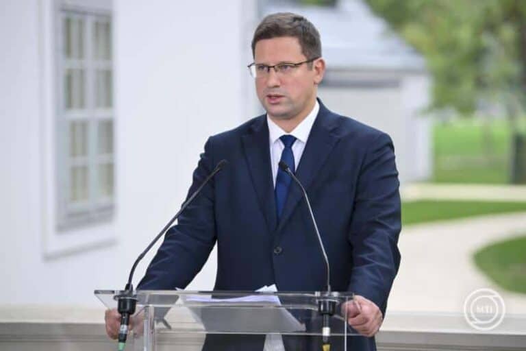 Valójában mindannyian érezzük, hogy ez egy lepkefing.