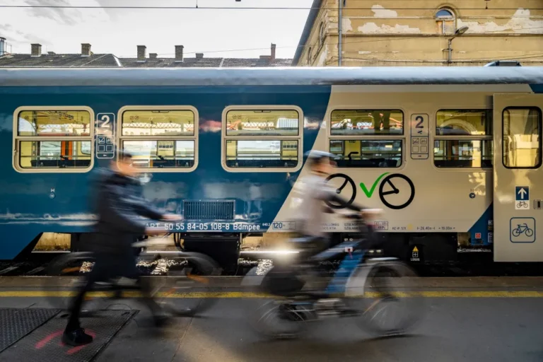 életbe lépett a késési biztosítás