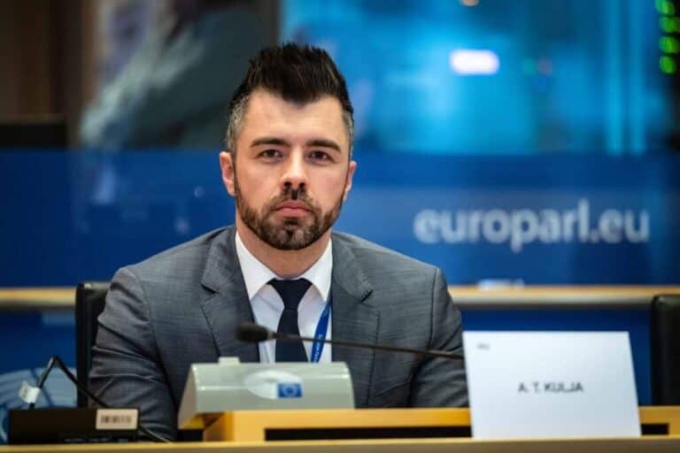 Dr. Kulja András szerint Szalay-Bobrovniczky Kristóf fegyvergyár-vásárlása a háborús érdekeket szolgálja