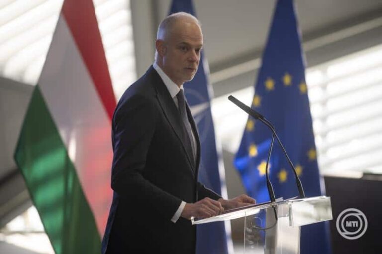 Szalay-Bobrovniczky Kristóf is dönthetett Ruszin-Szendi Rumulusz luxusvillájáról