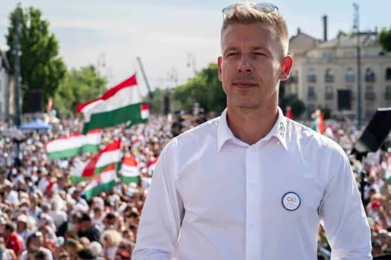 stabilan vezet a Tisza a Fidesz előtt