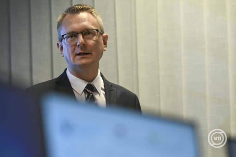 Rétvári Bence: az EgészségAblakban 1 millió 800 ezer szabad időpontból lehet választani