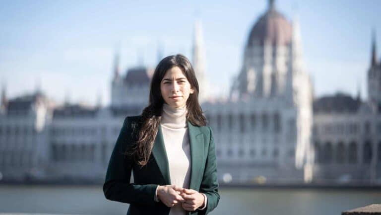 Szentkirályi Alexandra: nyissák újra a budapesti köztemetők bejáratait!