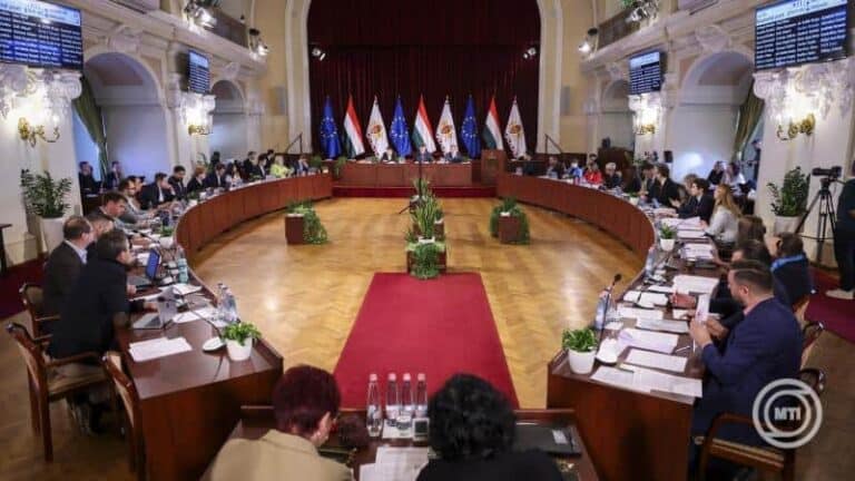 Elég a Fidesz és Szentkirályi balhéjából – a Tisza nem vesz részt a Fővárosi Közgyűlésen