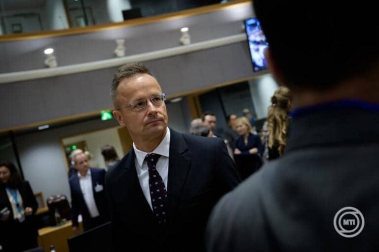 Az ukrán külügyminiszter Szijjártónak: fenyegetéseit mostantól küldheti a moszkvai barátainak