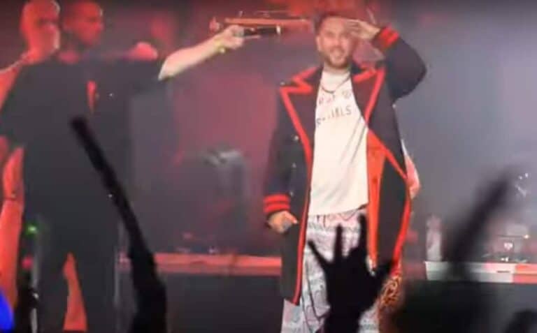 Bayerek, dopemanek, deákok, megbukott kétszínű zsiványok – Majka versben üzent az őt támadó fideszeseknek