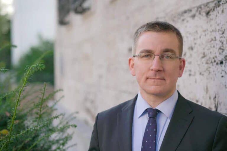 Rácz András: a magyar kormány jó eséllyel benne volt a kárpátaljai templomtámadásban – súlyos kérdéseket vet fel a fotó körüli rejtély