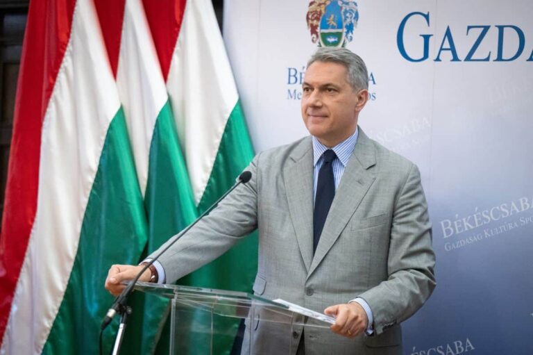 Lázár János a Divatcsarnokot birtokló volt cége nem adja le a beszámolóit, a NAV mégsem lép fel ellene