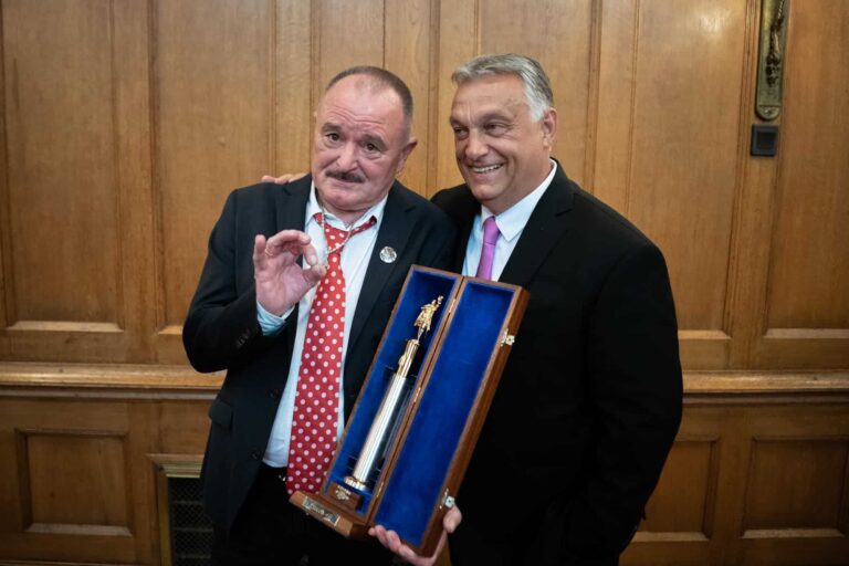 Nyílt levél a hatalomnak és annak udvari bohócainak